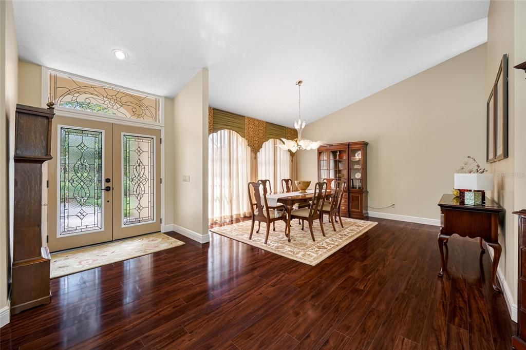 En Venta: $846,500 (4 camas, 2 baños, 3156 Pies cuadrados)