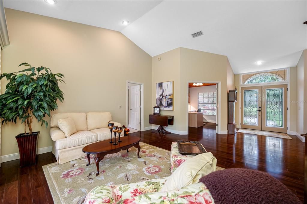 En Venta: $846,500 (4 camas, 2 baños, 3156 Pies cuadrados)