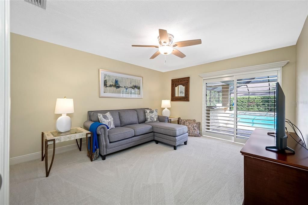 En Venta: $846,500 (4 camas, 2 baños, 3156 Pies cuadrados)