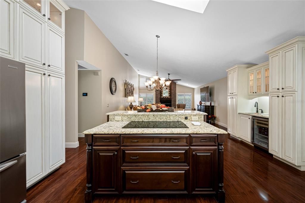 En Venta: $846,500 (4 camas, 2 baños, 3156 Pies cuadrados)