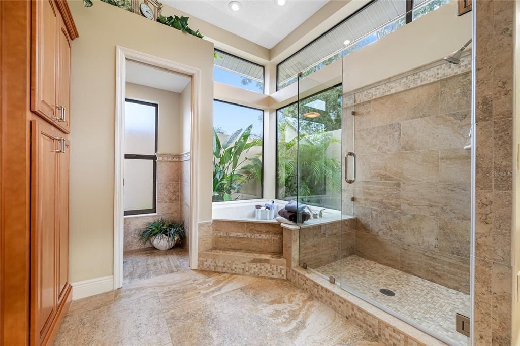 En Venta: $846,500 (4 camas, 2 baños, 3156 Pies cuadrados)