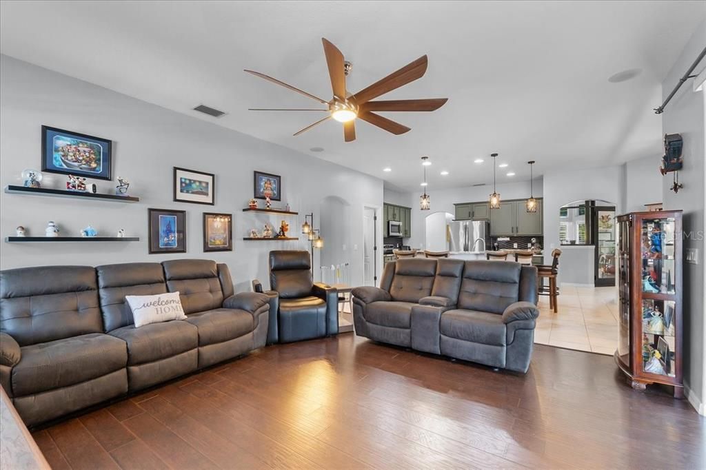 待售: $564,000 (5 贝兹, 3 浴室, 2683 平方英尺)