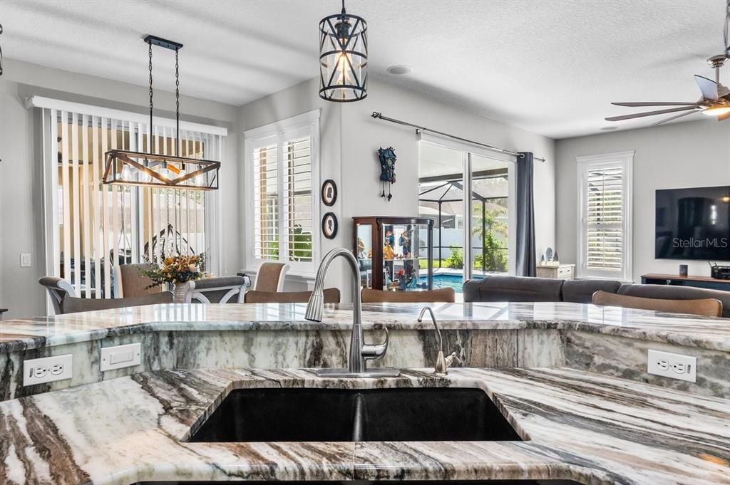 待售: $564,000 (5 贝兹, 3 浴室, 2683 平方英尺)