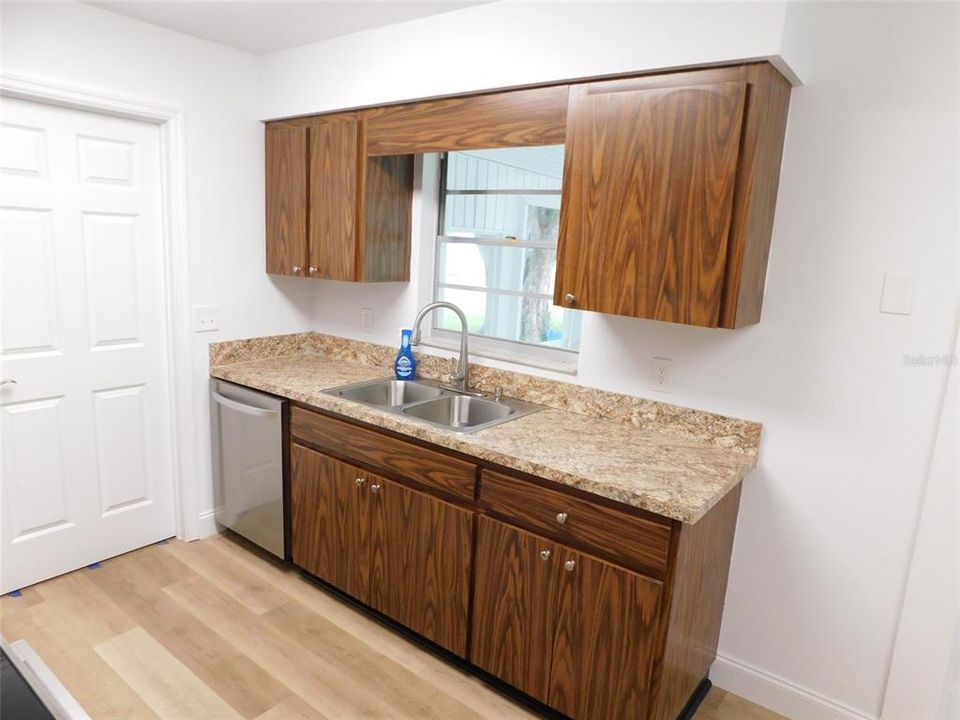 For Sale: $283,000 (3 beds, 1 baths, 1011 Square Feet)