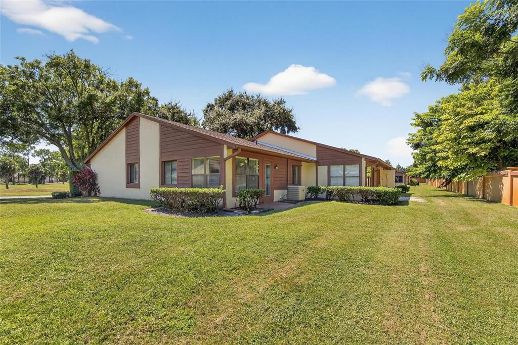 合同活跃: $149,000 (2 贝兹, 2 浴室, 1029 平方英尺)