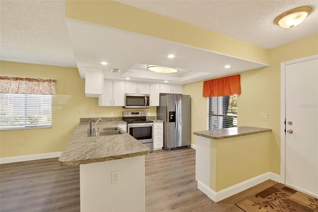 合同活跃: $149,000 (2 贝兹, 2 浴室, 1029 平方英尺)