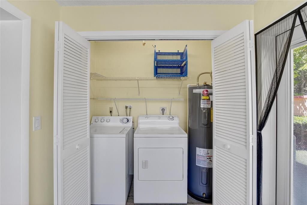 合同活跃: $149,000 (2 贝兹, 2 浴室, 1029 平方英尺)