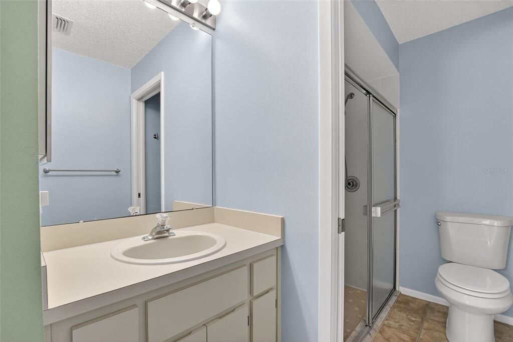 合同活跃: $149,000 (2 贝兹, 2 浴室, 1029 平方英尺)