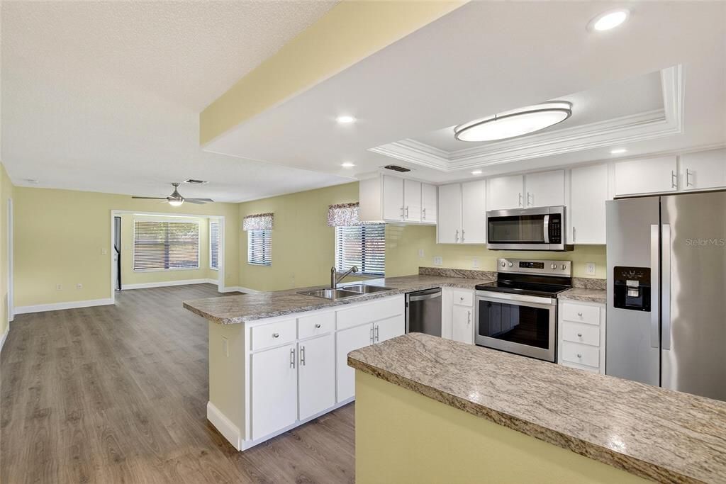 合同活跃: $149,000 (2 贝兹, 2 浴室, 1029 平方英尺)