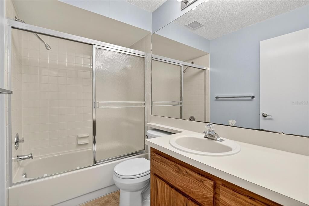 合同活跃: $149,000 (2 贝兹, 2 浴室, 1029 平方英尺)