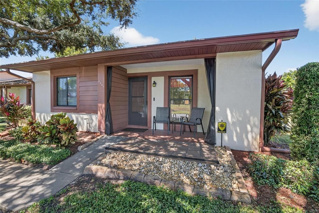 合同活跃: $149,000 (2 贝兹, 2 浴室, 1029 平方英尺)