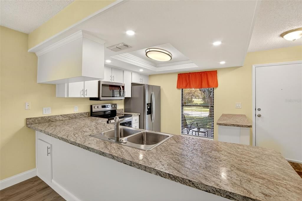 合同活跃: $149,000 (2 贝兹, 2 浴室, 1029 平方英尺)