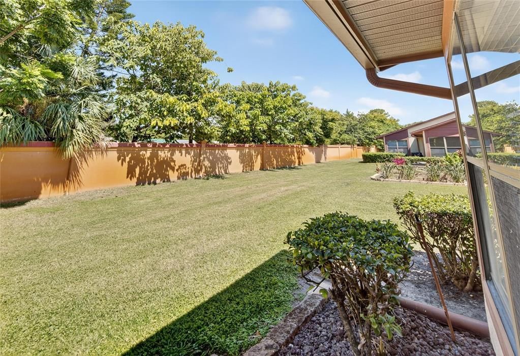 合同活跃: $149,000 (2 贝兹, 2 浴室, 1029 平方英尺)