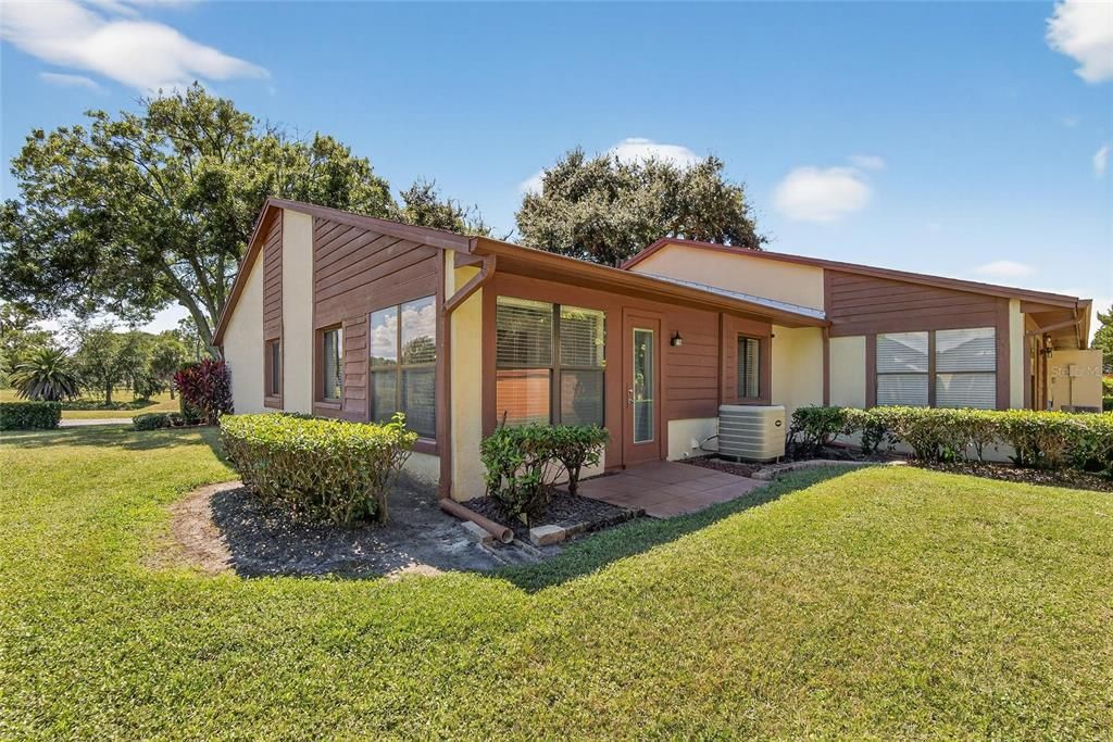 合同活跃: $149,000 (2 贝兹, 2 浴室, 1029 平方英尺)