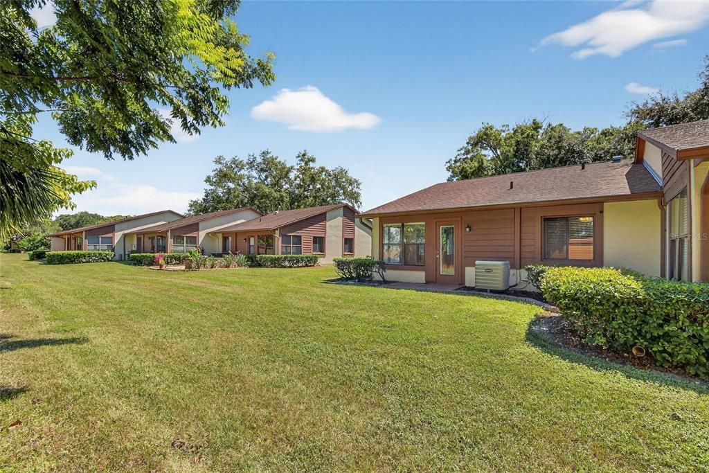 合同活跃: $149,000 (2 贝兹, 2 浴室, 1029 平方英尺)