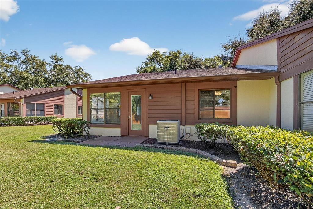 合同活跃: $149,000 (2 贝兹, 2 浴室, 1029 平方英尺)