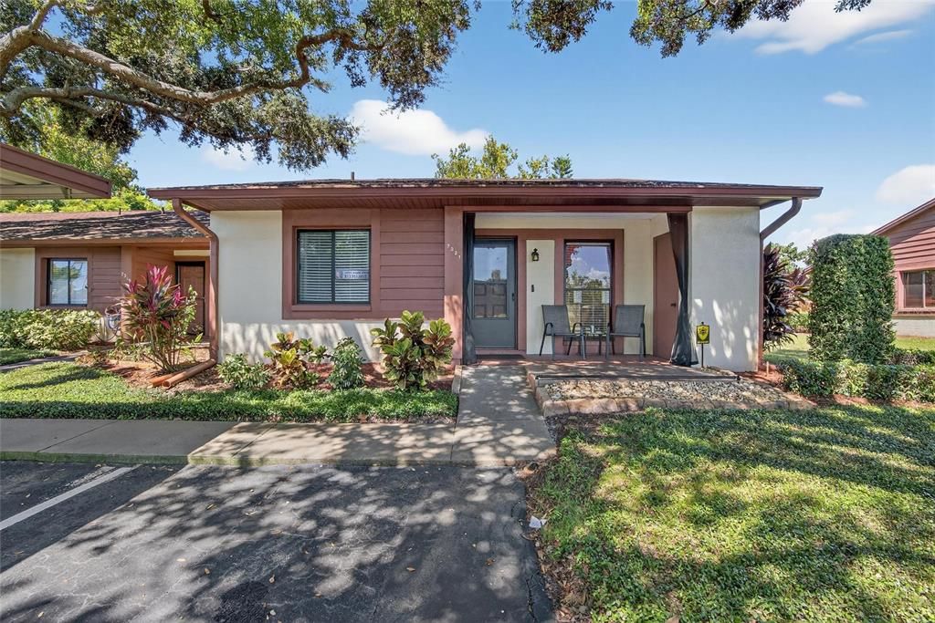 合同活跃: $149,000 (2 贝兹, 2 浴室, 1029 平方英尺)