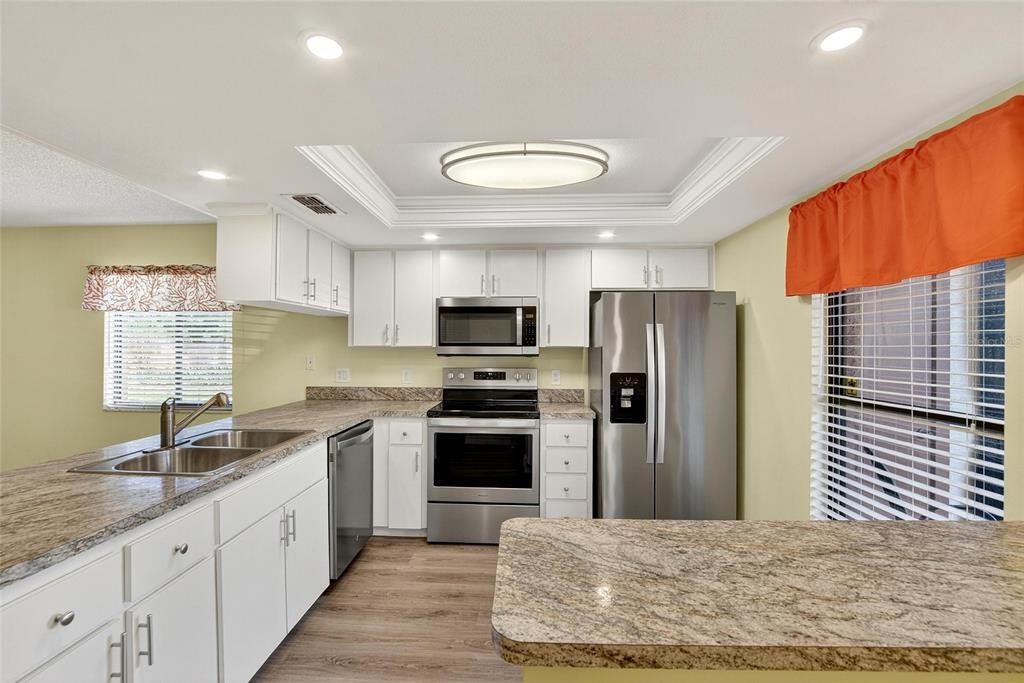 合同活跃: $149,000 (2 贝兹, 2 浴室, 1029 平方英尺)