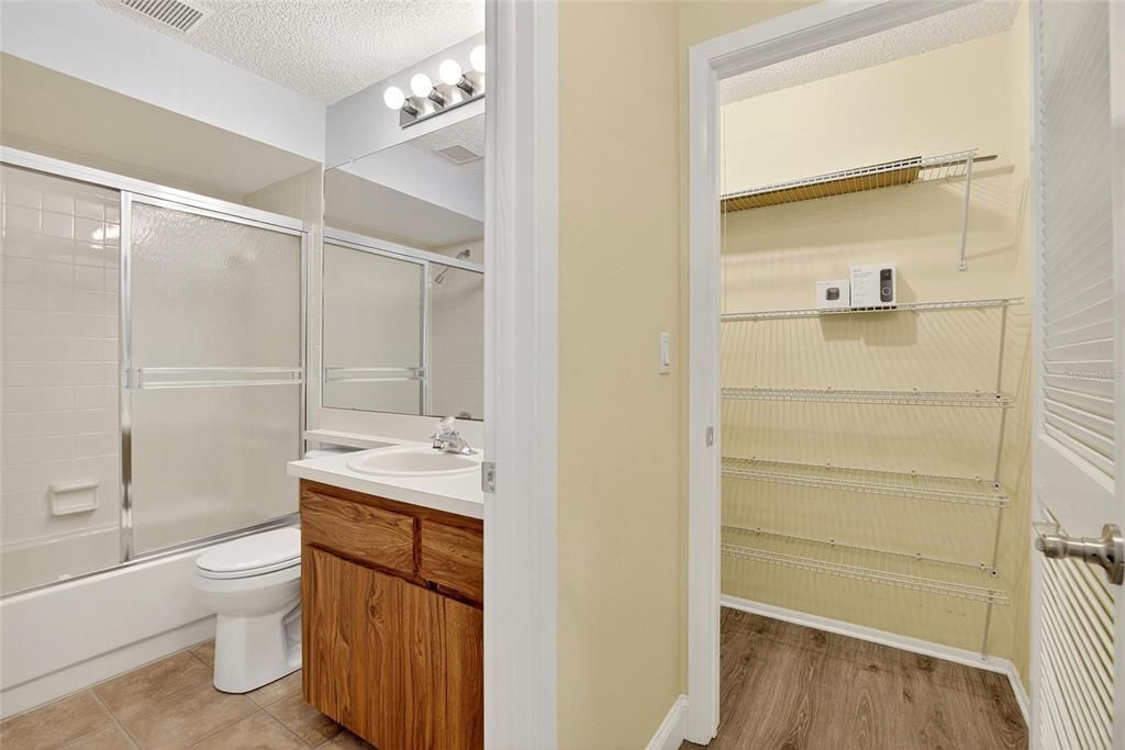 合同活跃: $149,000 (2 贝兹, 2 浴室, 1029 平方英尺)