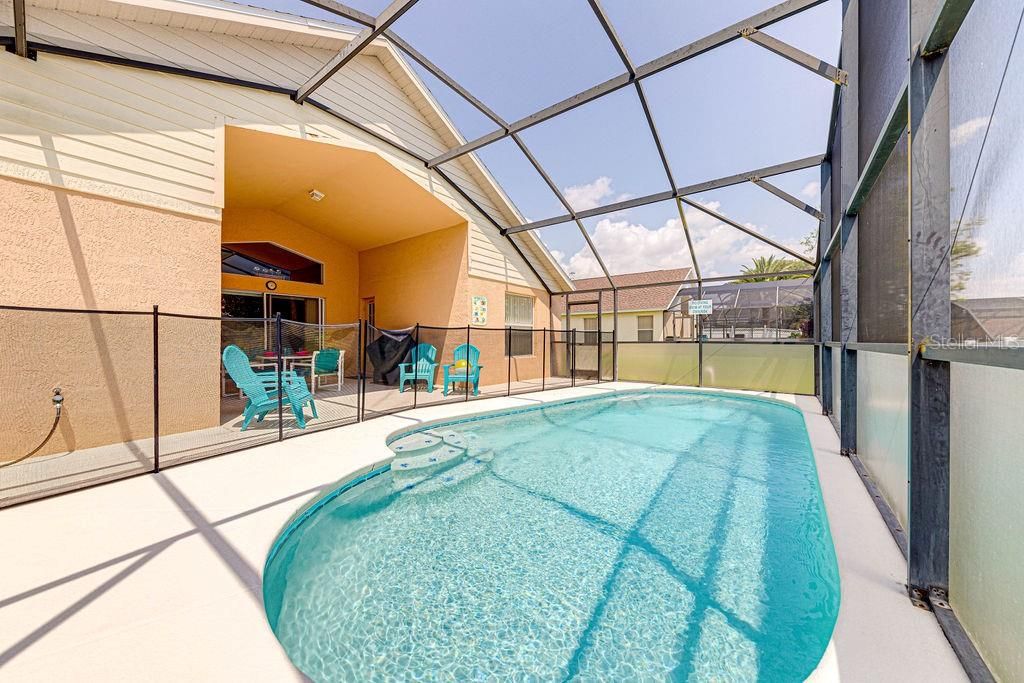 合同活跃: $425,000 (4 贝兹, 3 浴室, 1855 平方英尺)