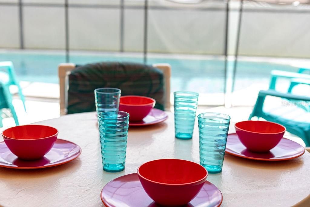 合同活跃: $425,000 (4 贝兹, 3 浴室, 1855 平方英尺)