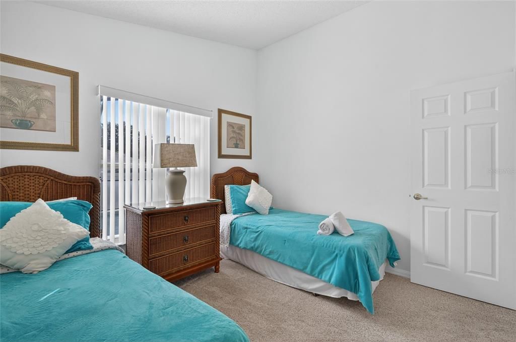 合同活跃: $425,000 (4 贝兹, 3 浴室, 1855 平方英尺)