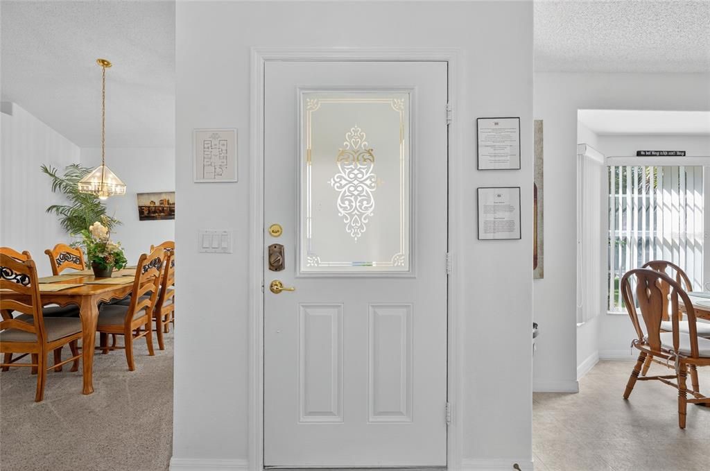 合同活跃: $425,000 (4 贝兹, 3 浴室, 1855 平方英尺)