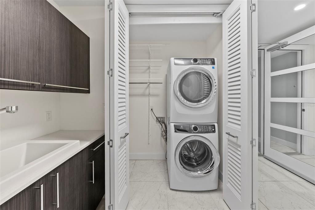 En Venta: $2,999,000 (3 camas, 3 baños, 3395 Pies cuadrados)