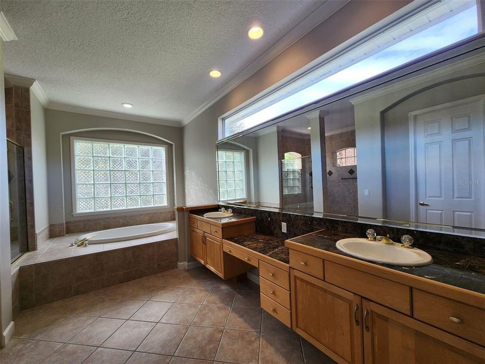 For Rent: $4,950 (5 beds, 4 baths, 3662 Square Feet)