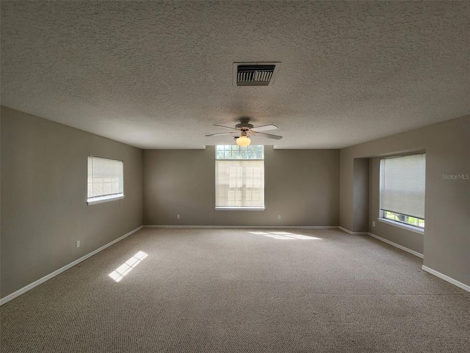 For Rent: $4,950 (5 beds, 4 baths, 3662 Square Feet)