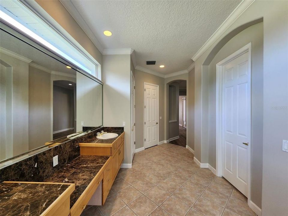 For Rent: $4,950 (5 beds, 4 baths, 3662 Square Feet)