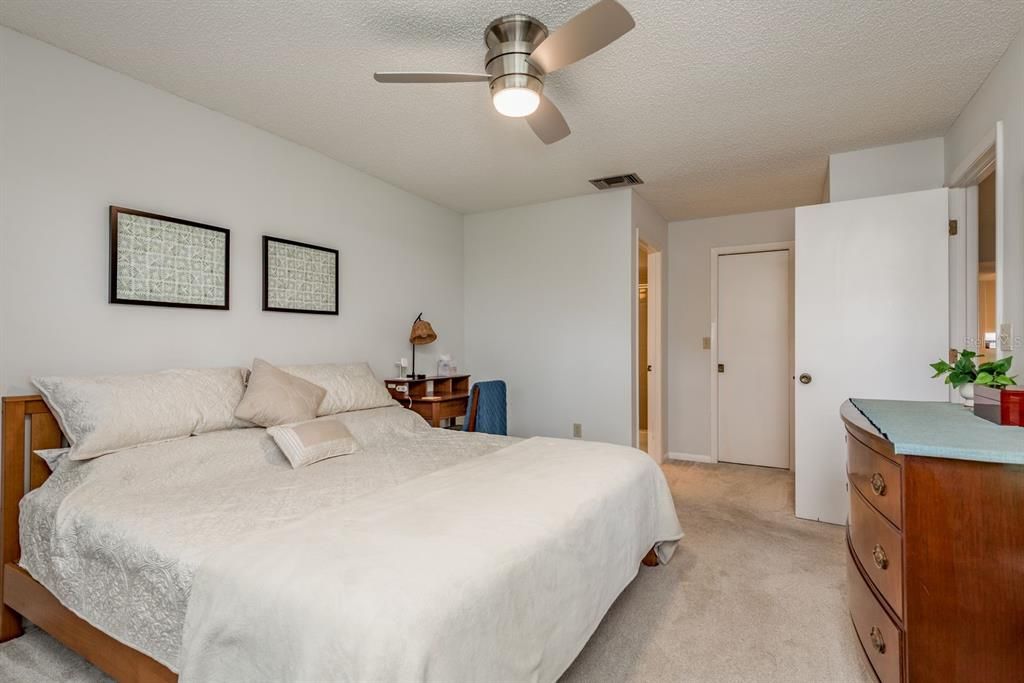 Active With Contract: $200,000 (2 beds, 2 baths, 1022 Square Feet)