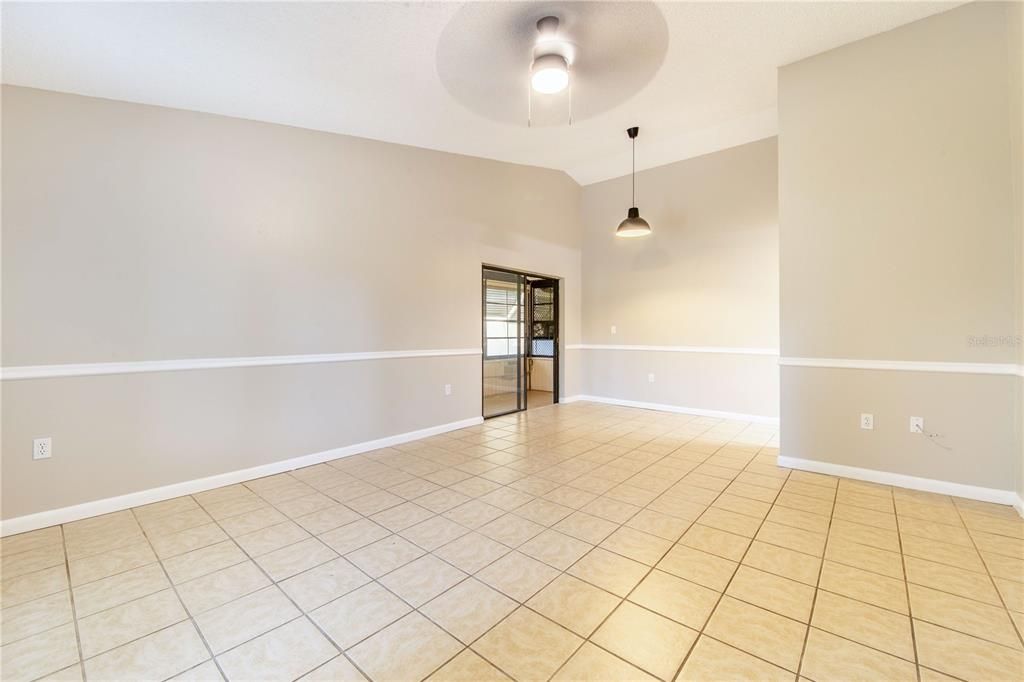 For Rent: $1,700 (2 beds, 2 baths, 886 Square Feet)