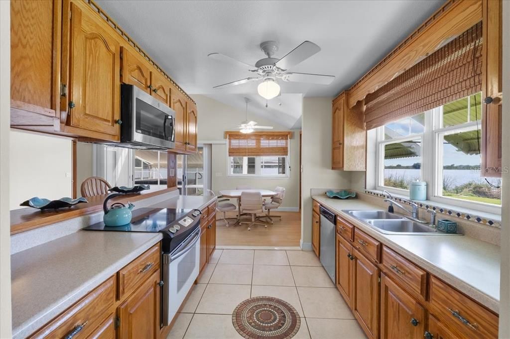 For Sale: $425,000 (3 beds, 2 baths, 2135 Square Feet)