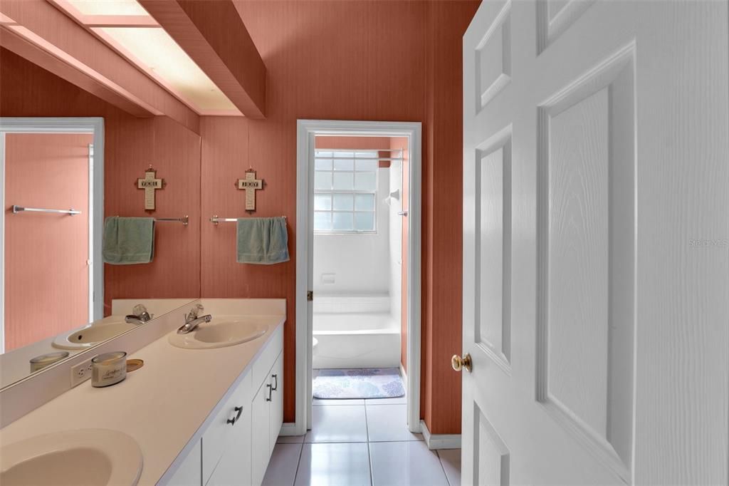 待售: $375,000 (3 贝兹, 2 浴室, 1852 平方英尺)