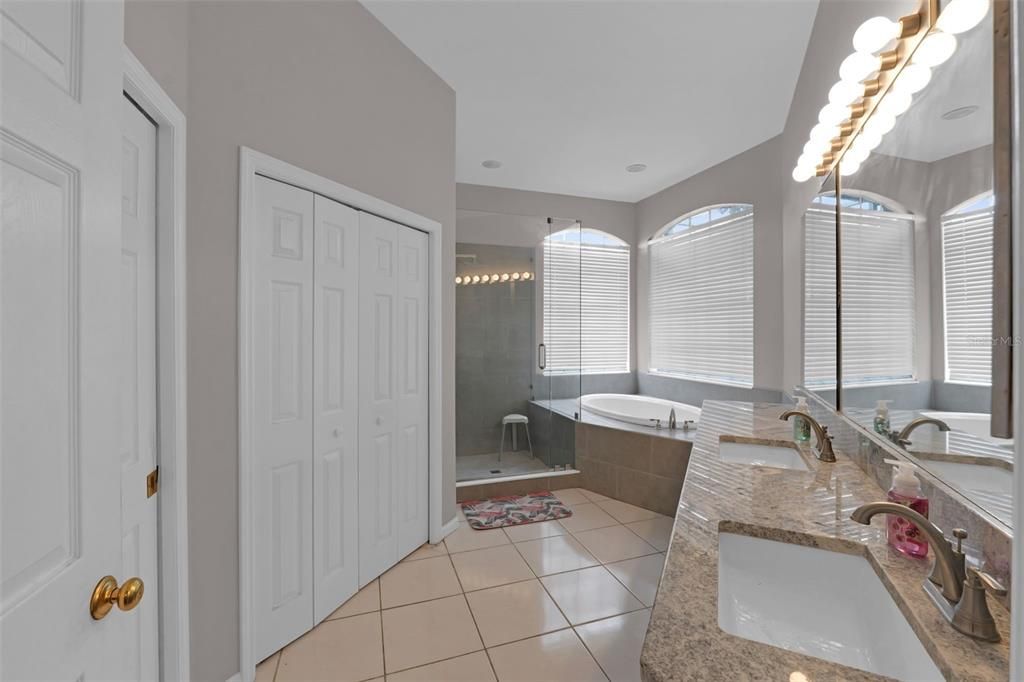 待售: $375,000 (3 贝兹, 2 浴室, 1852 平方英尺)