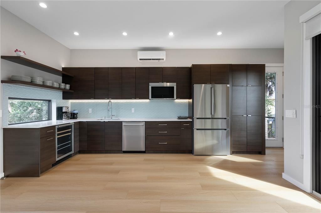 For Rent: $2,200 (1 beds, 1 baths, 759 Square Feet)