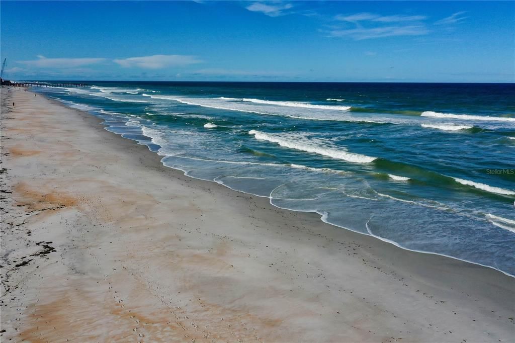 For Rent: $2,200 (1 beds, 1 baths, 759 Square Feet)