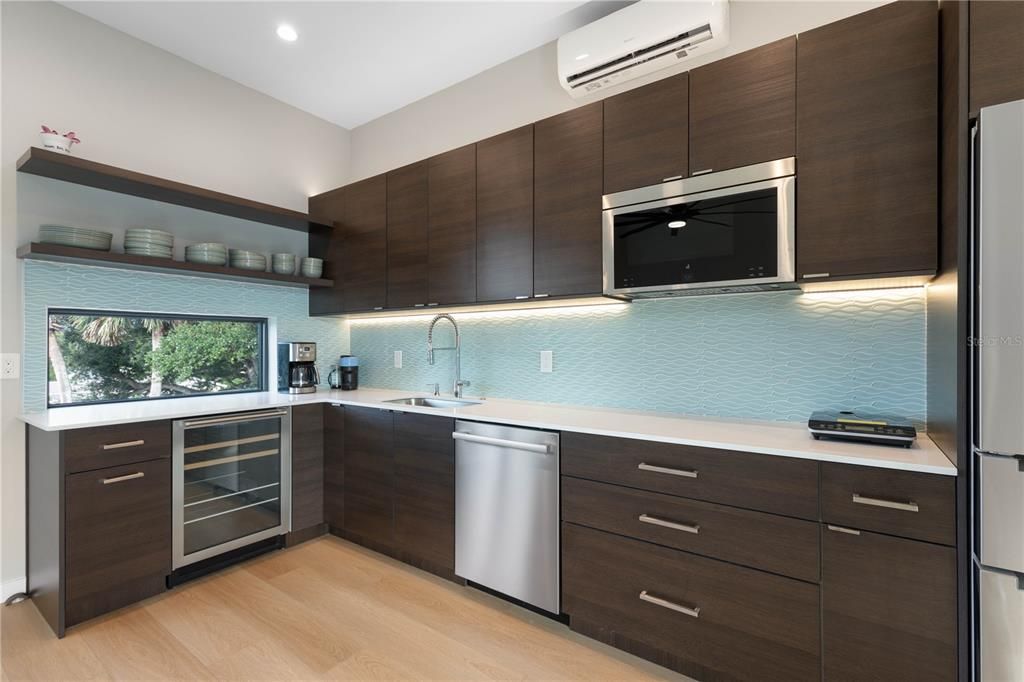 For Rent: $2,200 (1 beds, 1 baths, 759 Square Feet)