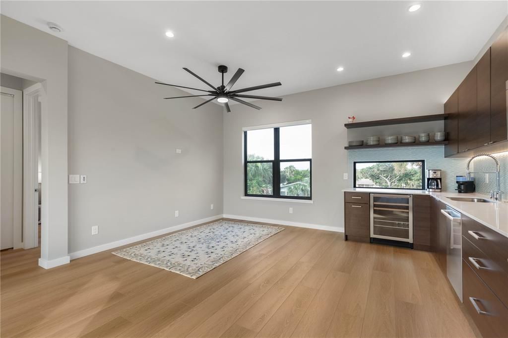 For Rent: $2,200 (1 beds, 1 baths, 759 Square Feet)