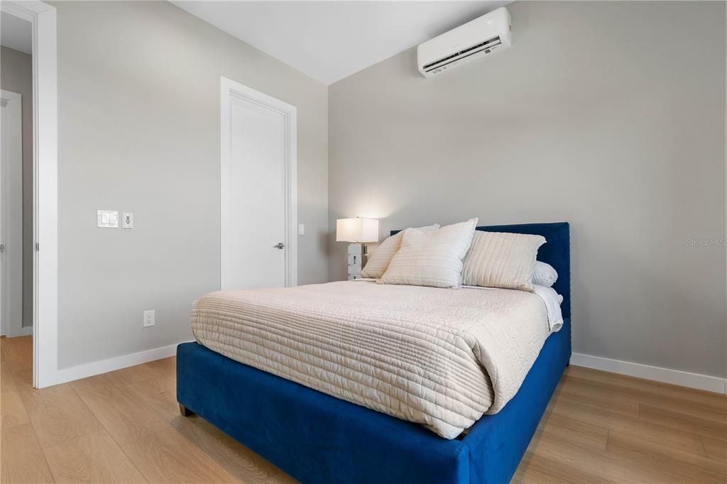 For Rent: $2,200 (1 beds, 1 baths, 759 Square Feet)