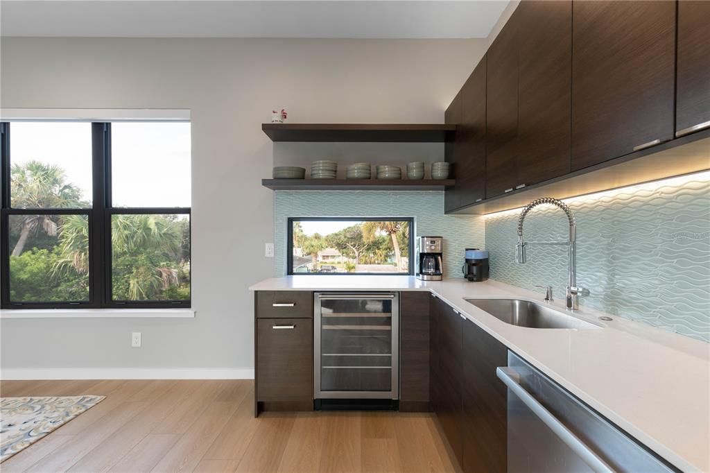 For Rent: $2,200 (1 beds, 1 baths, 759 Square Feet)