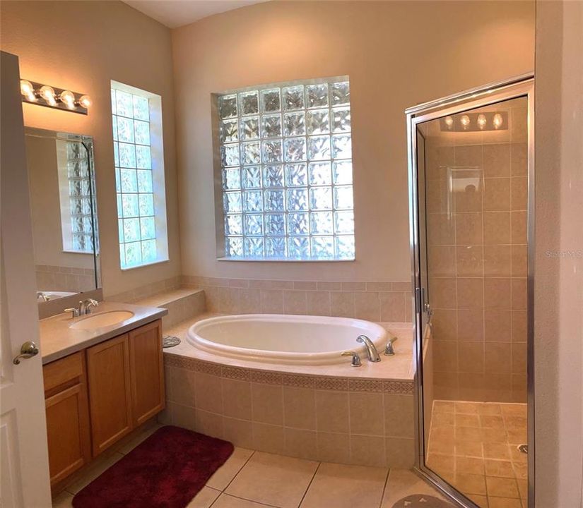 For Rent: $1,975 (3 beds, 2 baths, 1746 Square Feet)