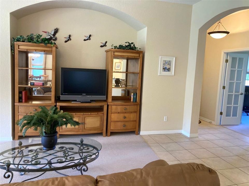 For Rent: $1,975 (3 beds, 2 baths, 1746 Square Feet)