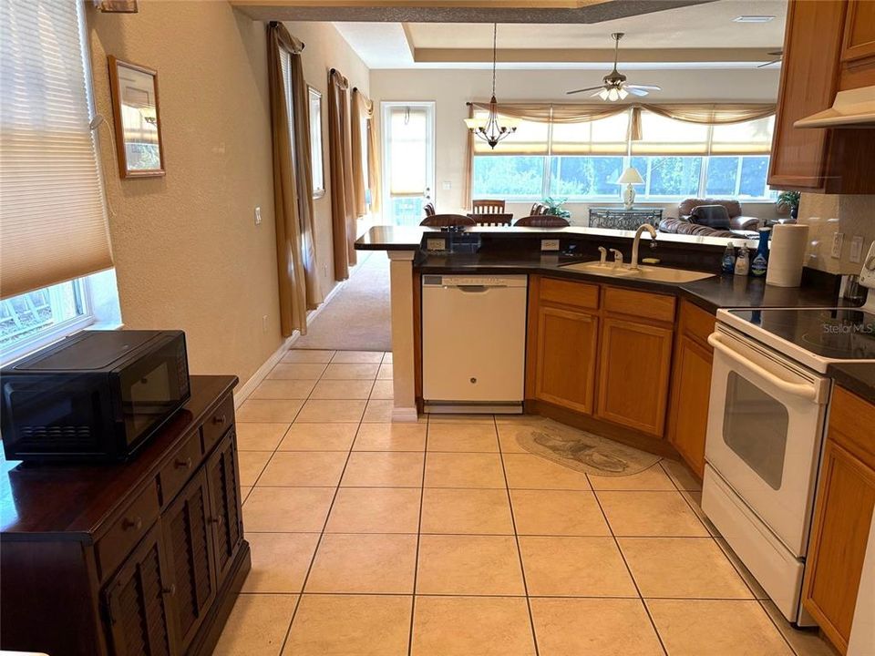 For Rent: $1,975 (3 beds, 2 baths, 1746 Square Feet)