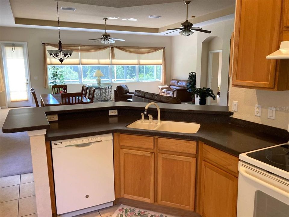 For Rent: $1,975 (3 beds, 2 baths, 1746 Square Feet)