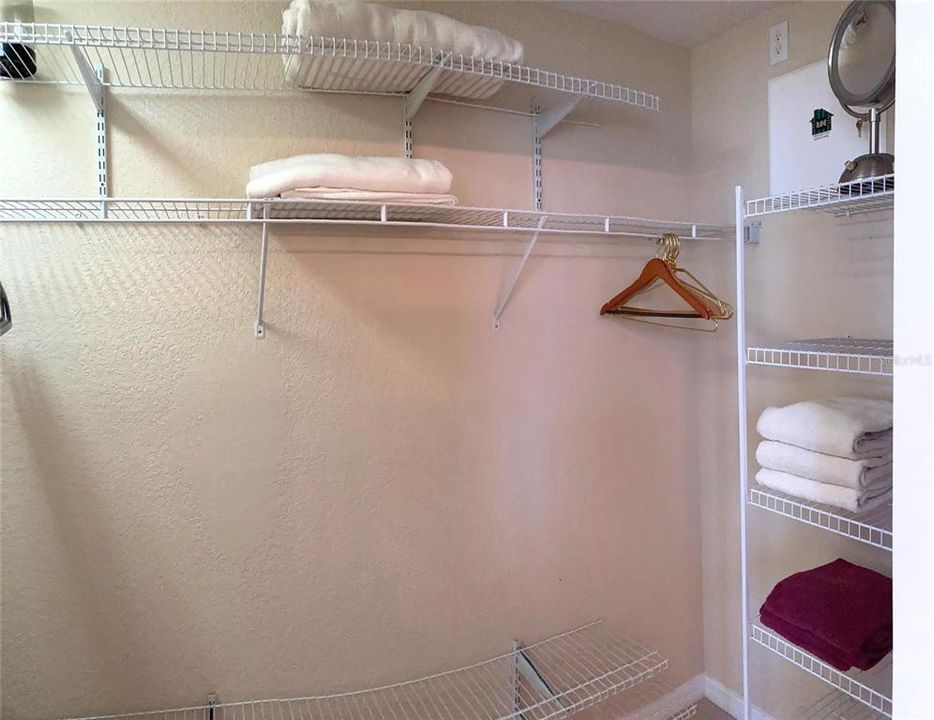 For Rent: $1,975 (3 beds, 2 baths, 1746 Square Feet)