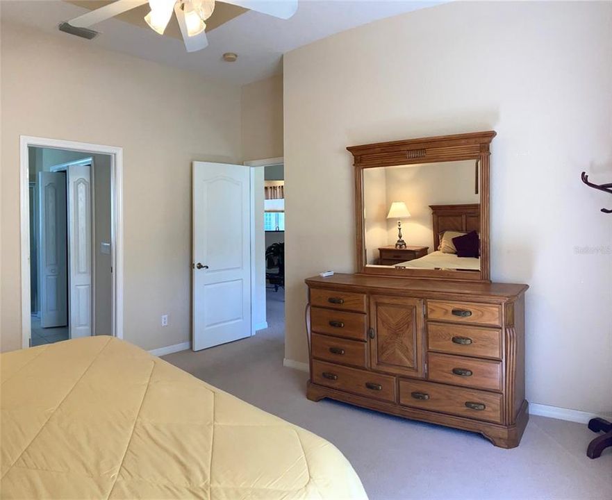 For Rent: $1,975 (3 beds, 2 baths, 1746 Square Feet)