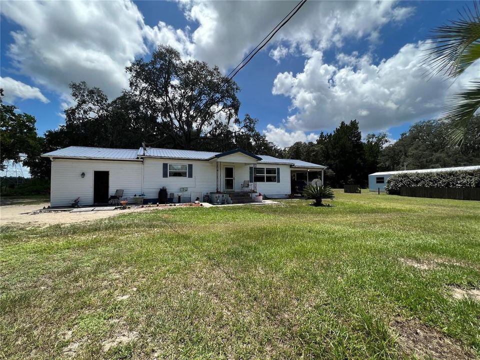 合同活跃: $149,500 (3 贝兹, 1 浴室, 1430 平方英尺)