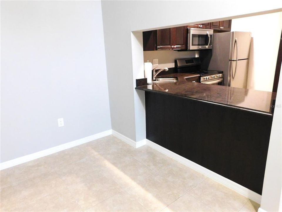 Под контрактом: $1,675 (2 спален, 2 ванн, 1040 Квадратных фут)